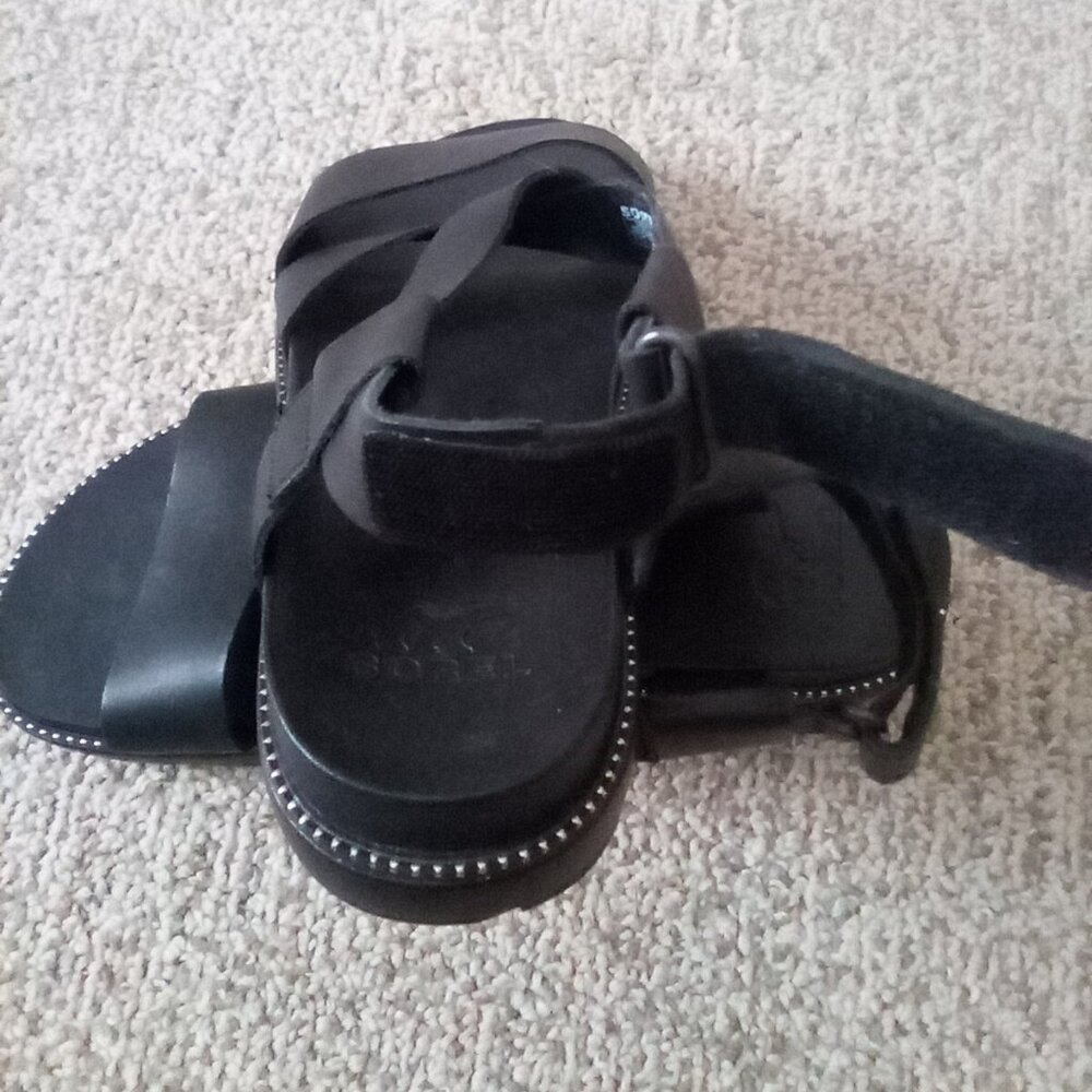 Sorel Black Sandals With Silver Stud Accents Size 6 - Picture 5 of 5